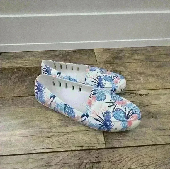 WOMENS FLORAL FLOATERS , blue and white Size 8 - Picture 3 of 12